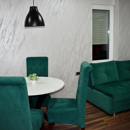Pink House Apartments Jagodina Luaran gambar