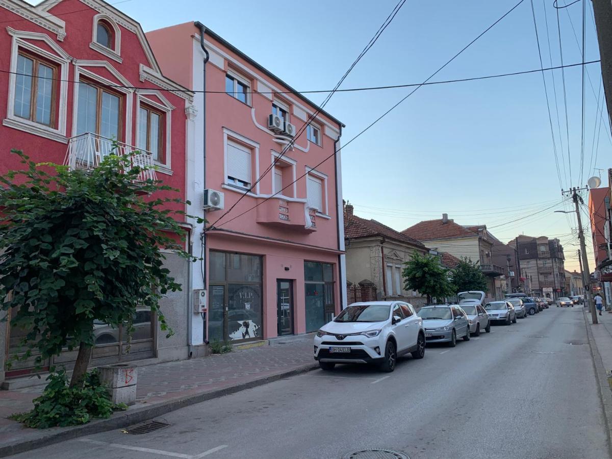 Pink House Apartments Jagodina Luaran gambar