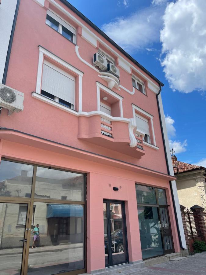 Pink House Apartments Jagodina Luaran gambar