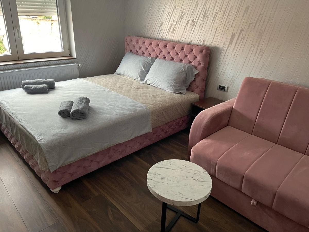 Pink House Apartments Jagodina Luaran gambar