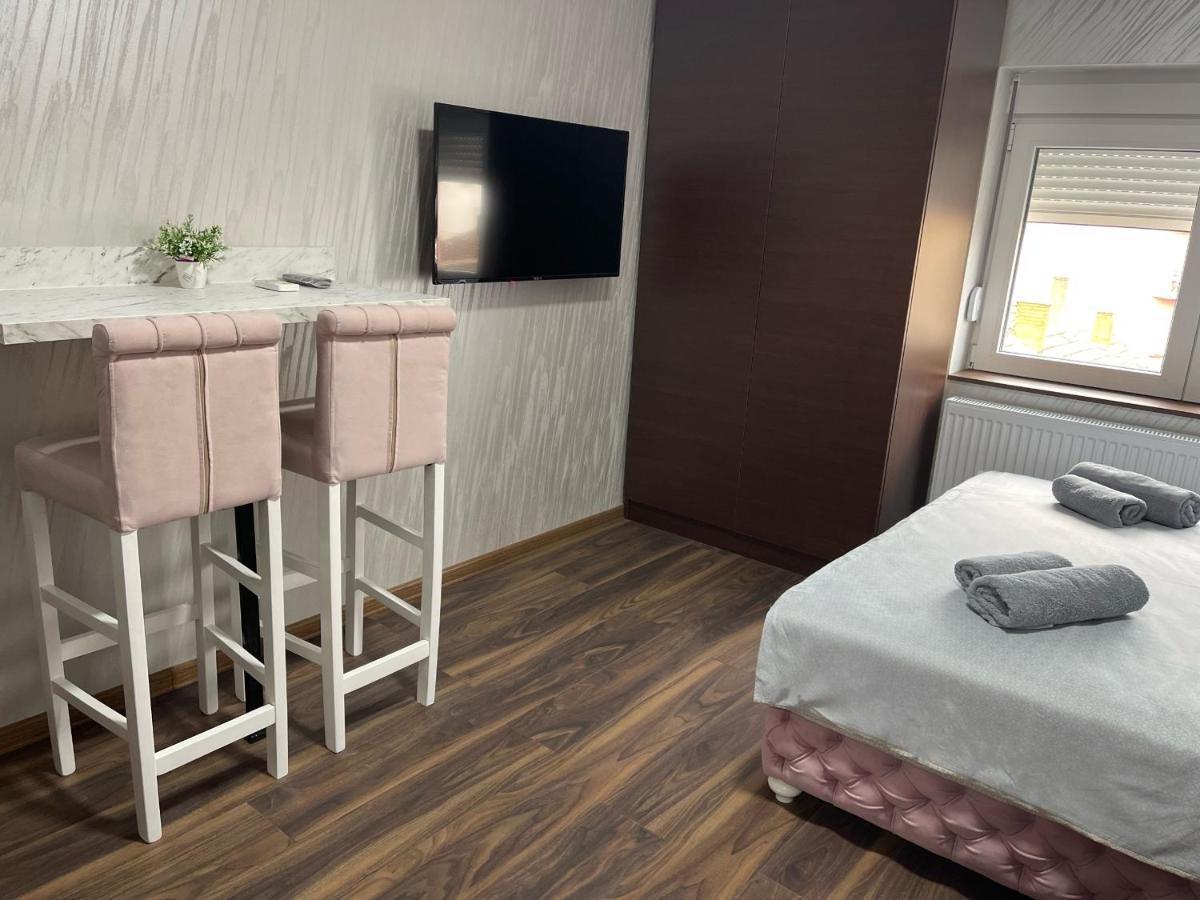 Pink House Apartments Jagodina Luaran gambar