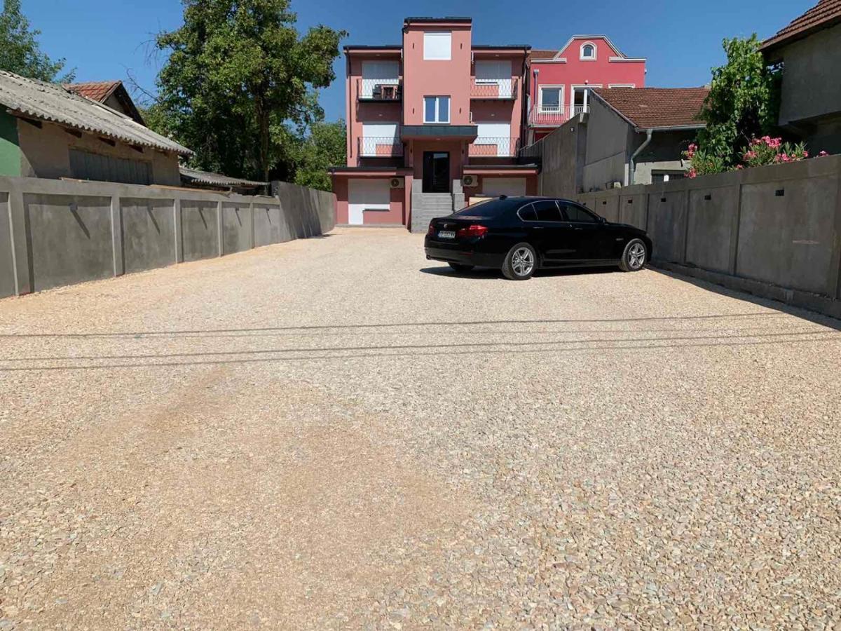 Pink House Apartments Jagodina Luaran gambar