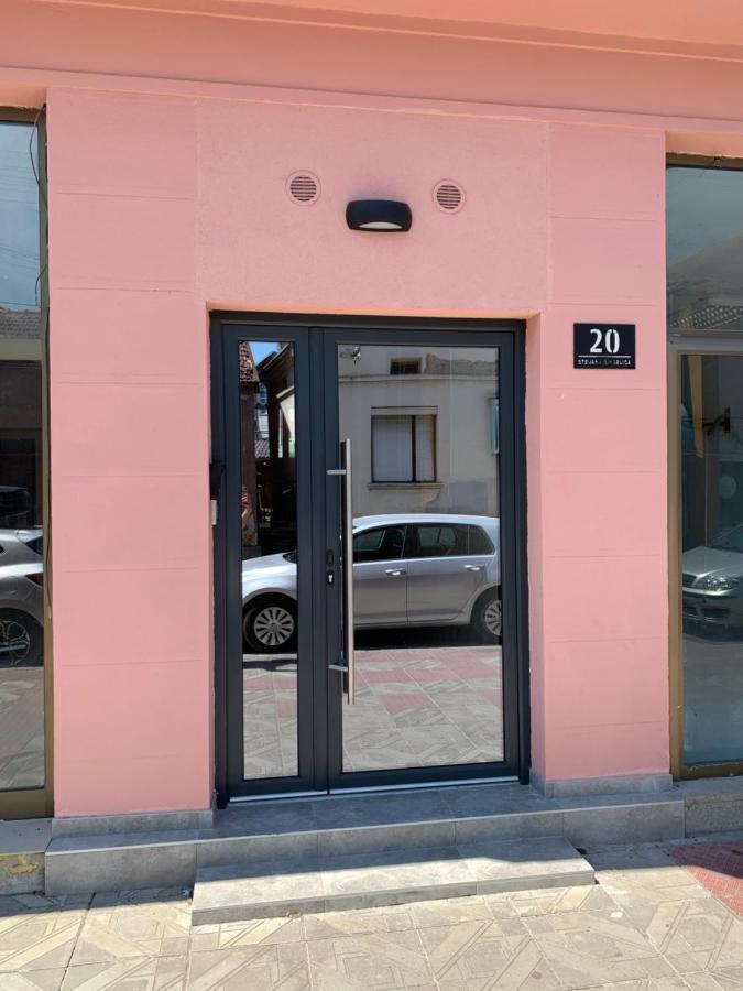 Pink House Apartments Jagodina Luaran gambar
