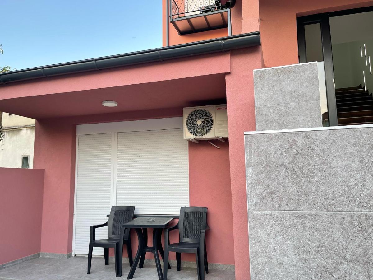 Pink House Apartments Jagodina Luaran gambar