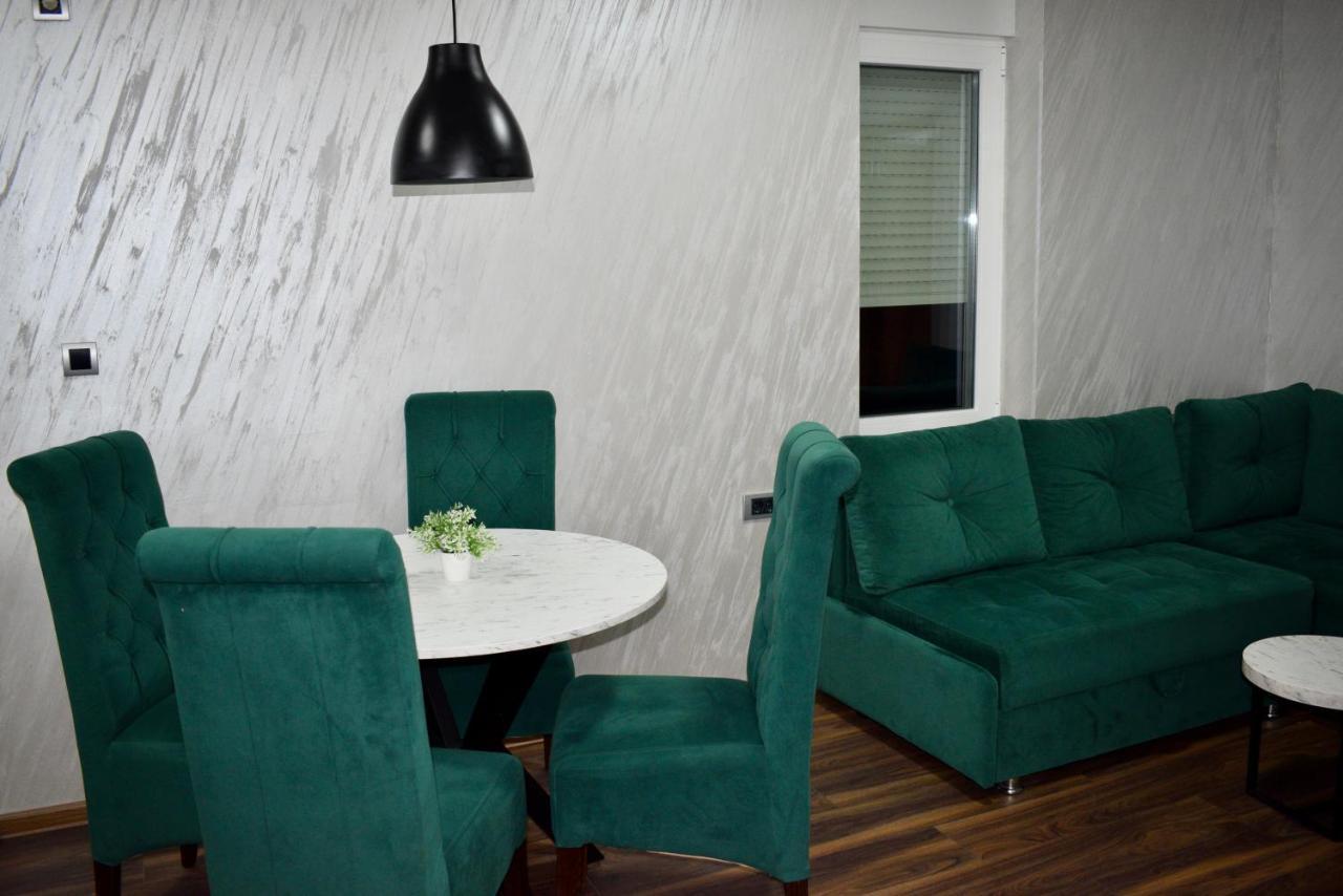 Pink House Apartments Jagodina Luaran gambar
