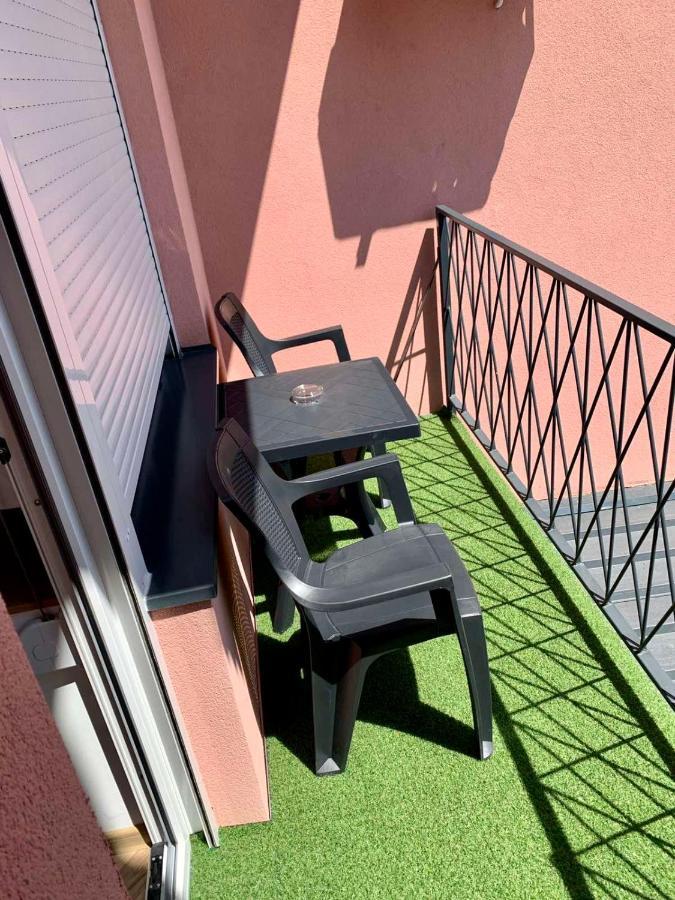 Pink House Apartments Jagodina Luaran gambar